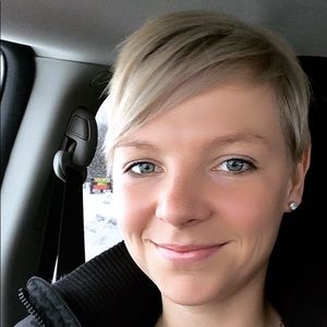 Meet your Posher, Hollie